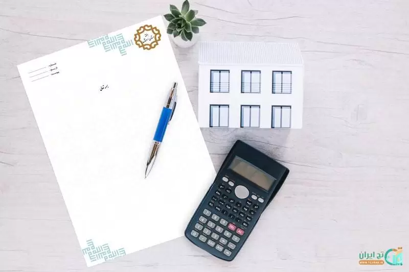 موکاپ سربرگ روی میز